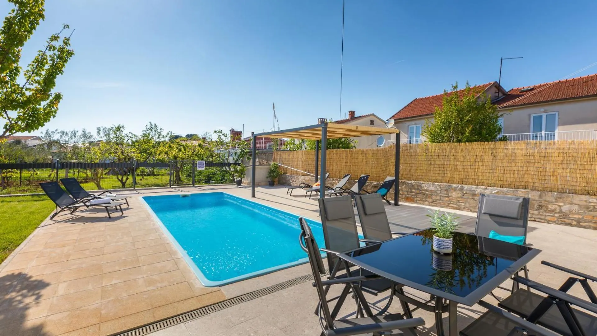 Vila A & E Valbandon Villa